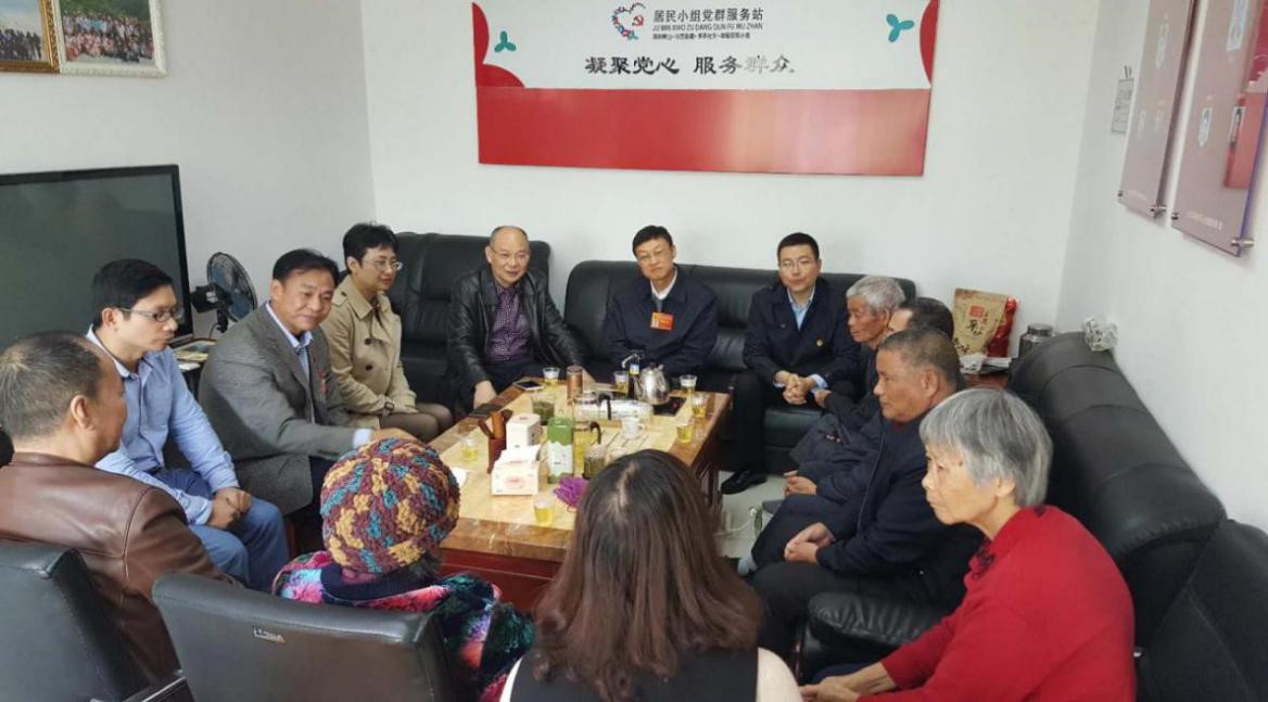 市党代表朱军同志春节前夕赴坪环社区开展走访慰问老党员和困难党员活动